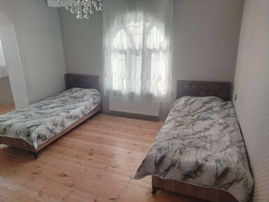 Qəbələ Qəbələ, Azerbaycan günlük kirayə Həyət evi / Villa 250 AZN-a 5 otaqlı