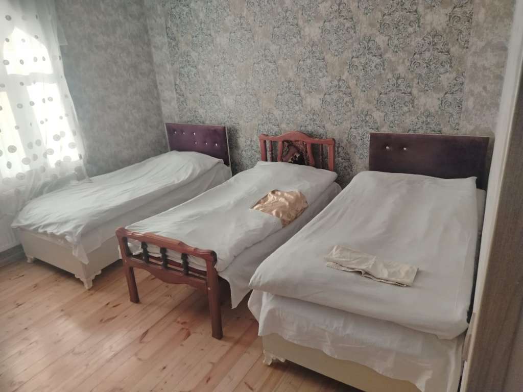 Qəbələ Qəbələ, Azerbaycan günlük kirayə Həyət evi / Villa 250 AZN-a 5 otaqlı