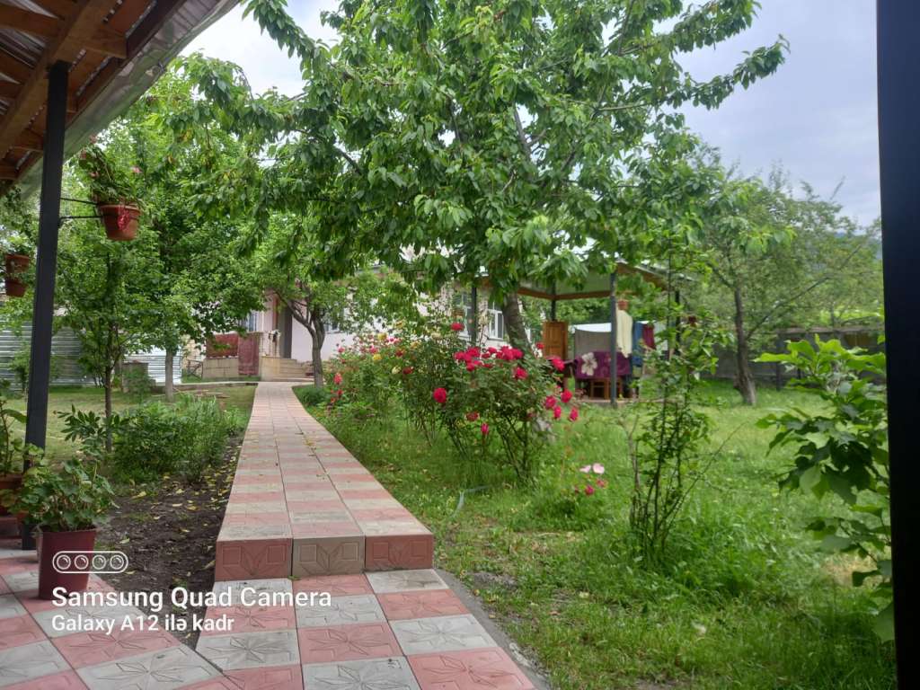 Qəbələ Qəbələnd 1km məsafədə Azərbaycanda günlük kirayə Həyət evi / Villa 90 AZN-a 4 otaqlı