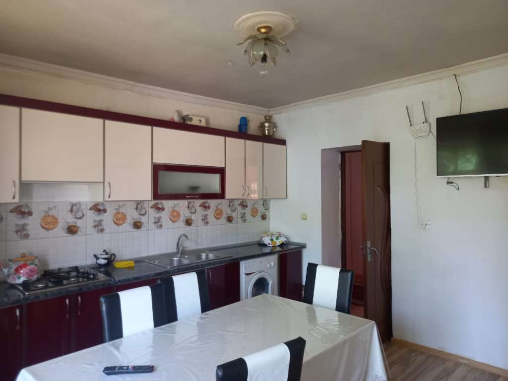 Qəbələ Qəbələnd 1km məsafədə günlük kirayə Həyət evi / Villa 90 AZN-a 4 otaqlı