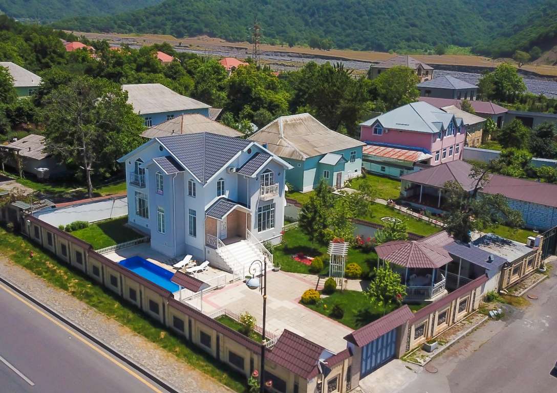 Qəbələ Qəbələ, Азербайджан günlük kirayə Həyət evi / Villa 200 AZN-a 5 otaqlı