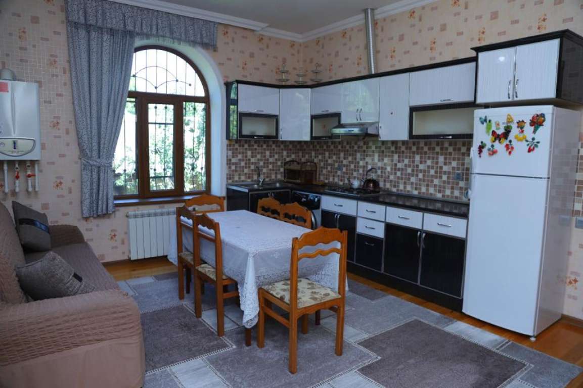 Qəbələ Qəbələ, Азербайджан günlük kirayə Həyət evi / Villa 200 AZN-a 5 otaqlı