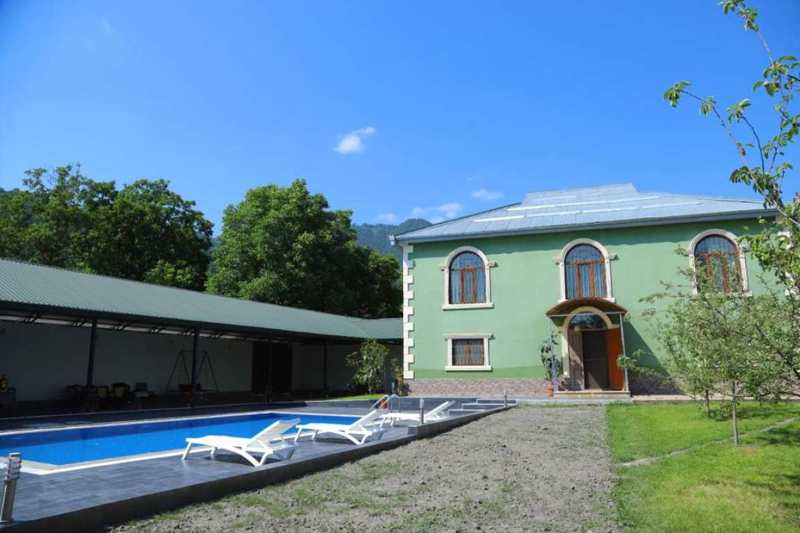 Qəbələ Qəbələ, Азербайджан günlük kirayə Həyət evi / Villa 200 AZN-a 5 otaqlı