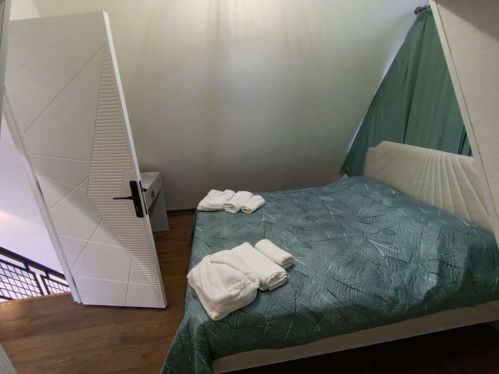 Şəki 65FH+52P, Şeki, Azerbaycan günlük kirayə Həyət evi / Villa 130 AZN-a 4 otaqlı