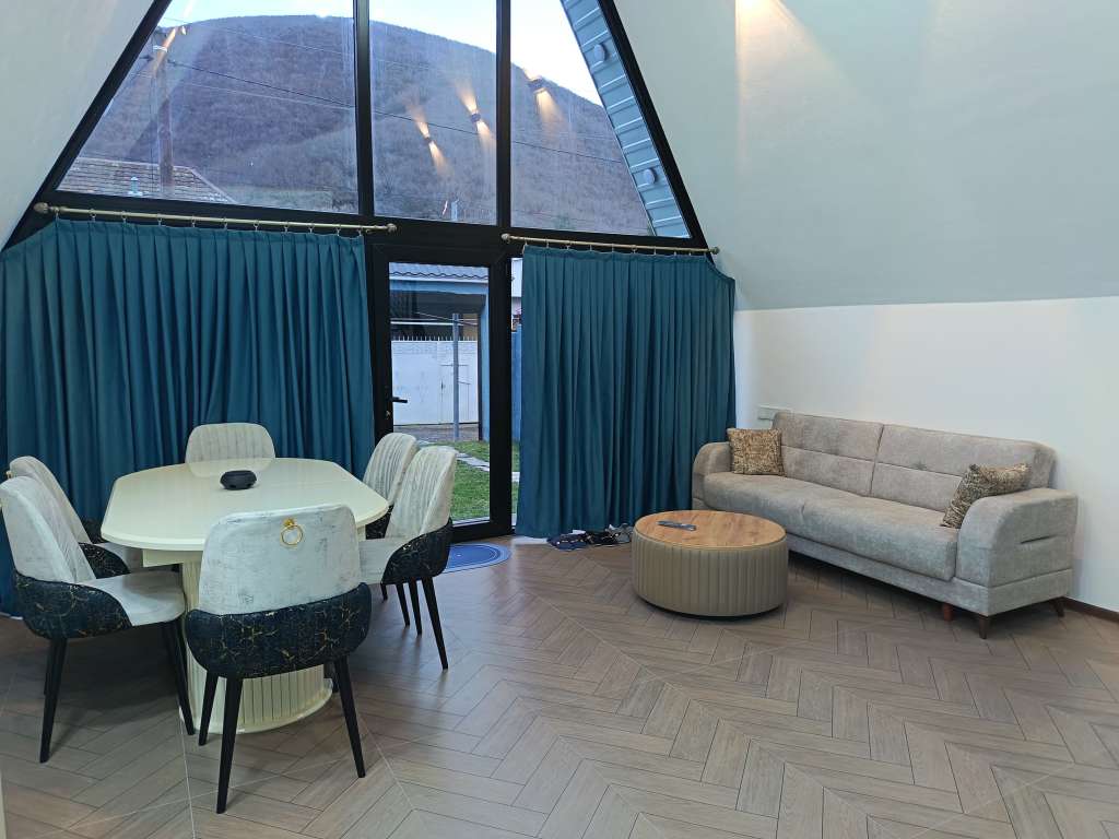 Şəki 65FH+52P, Şeki, Azerbaycan günlük kirayə Həyət evi / Villa 130 AZN-a 4 otaqlı