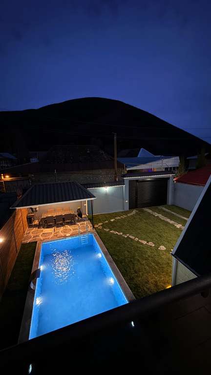 Şəki 65FH+52P, Şeki, Azerbaycan günlük kirayə Həyət evi / Villa 130 AZN-a 4 otaqlı