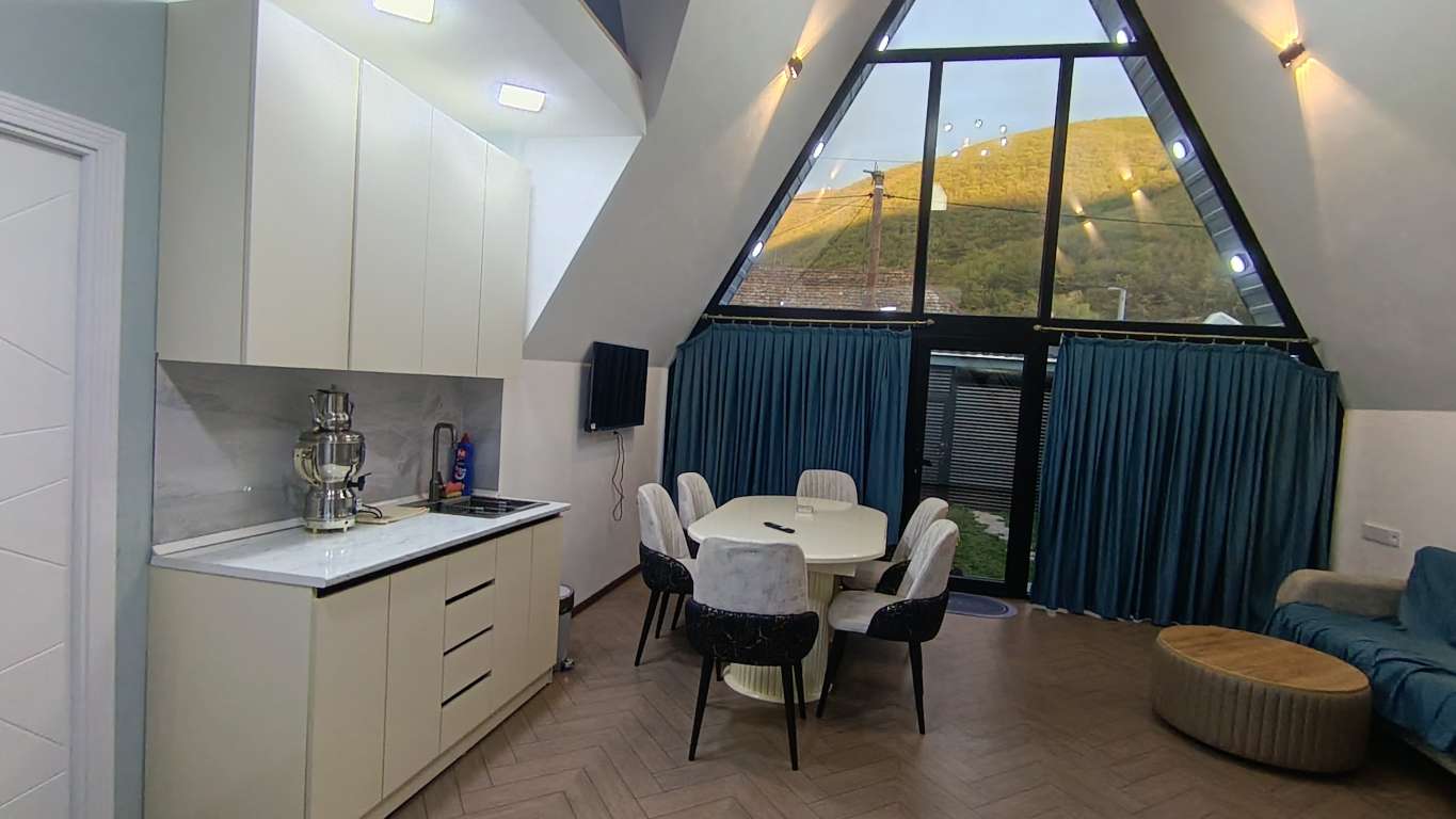 Şəki 65FH+52P, Şeki, Azerbaycan günlük kirayə Həyət evi / Villa 130 AZN-a 4 otaqlı